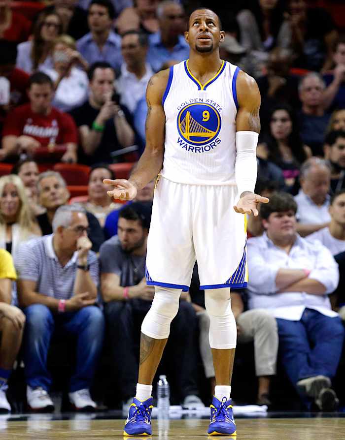 Andre-Iguodala-2014-1125-foul-face-react.jpg